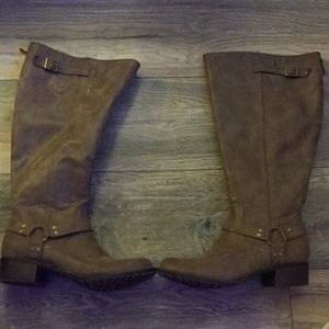 Below the knee riding boots